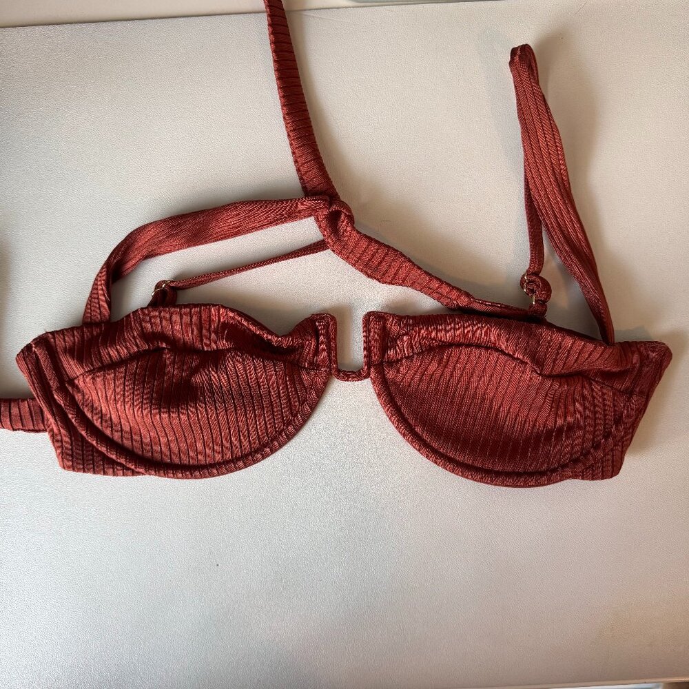 Monday Swimwear DISCONTINUED Brand New Cooper Top Size M
